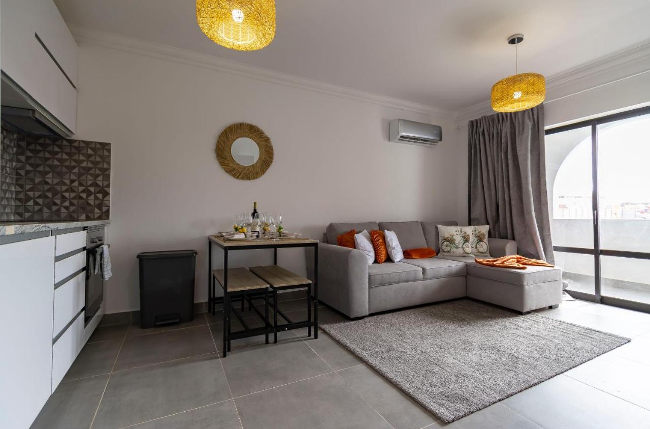 3 Minutes To The Beach, 2 Bedroom Amazing Apt With Balcony, Bbq Grill And Pool ساغريش المظهر الخارجي الصورة