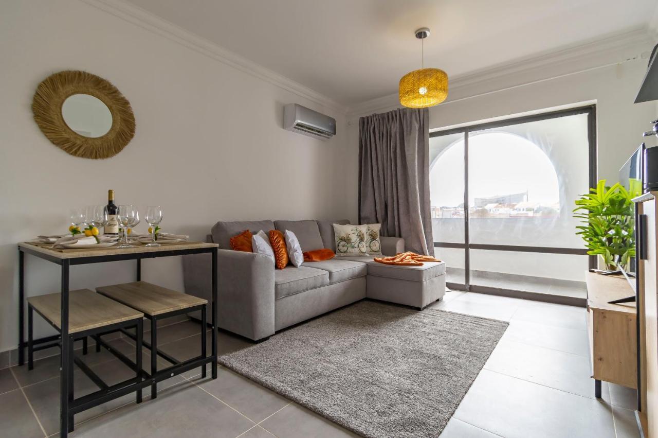 3 Minutes To The Beach, 2 Bedroom Amazing Apt With Balcony, Bbq Grill And Pool ساغريش المظهر الخارجي الصورة